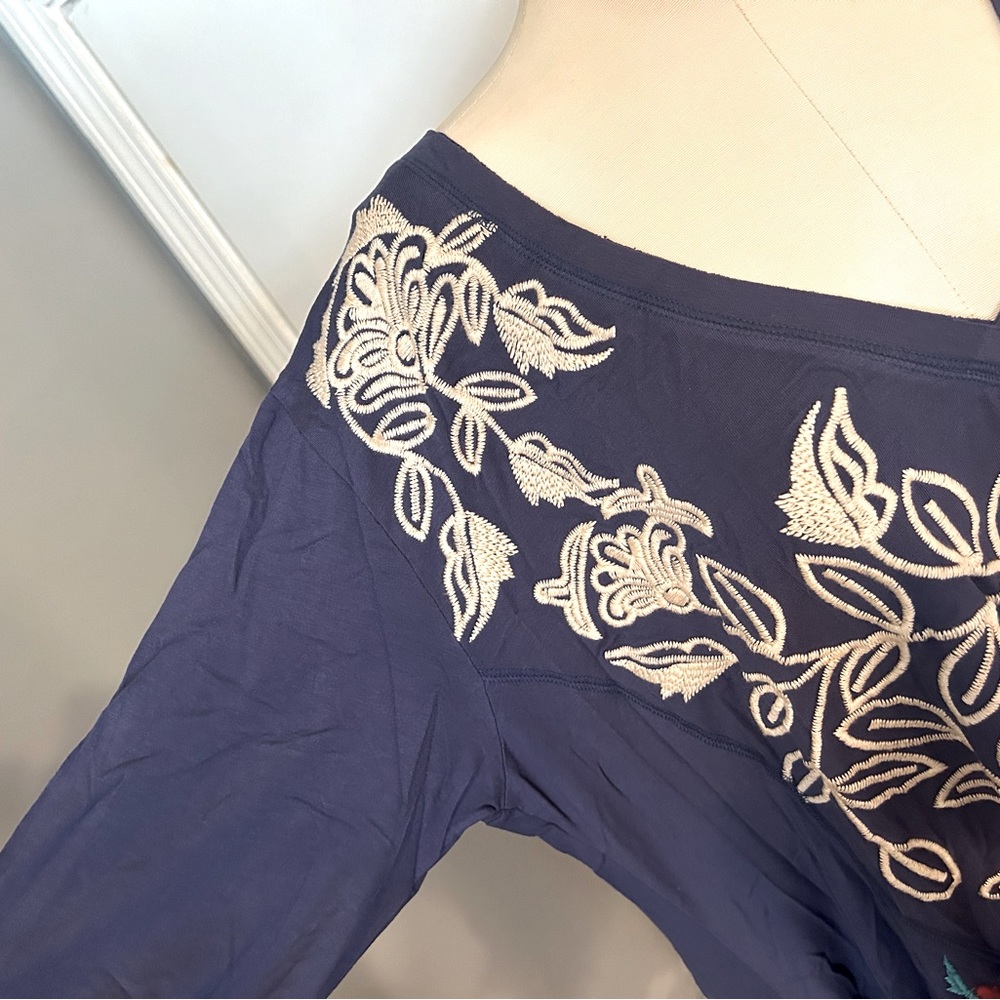 Fantastic embroidered knit tunic top